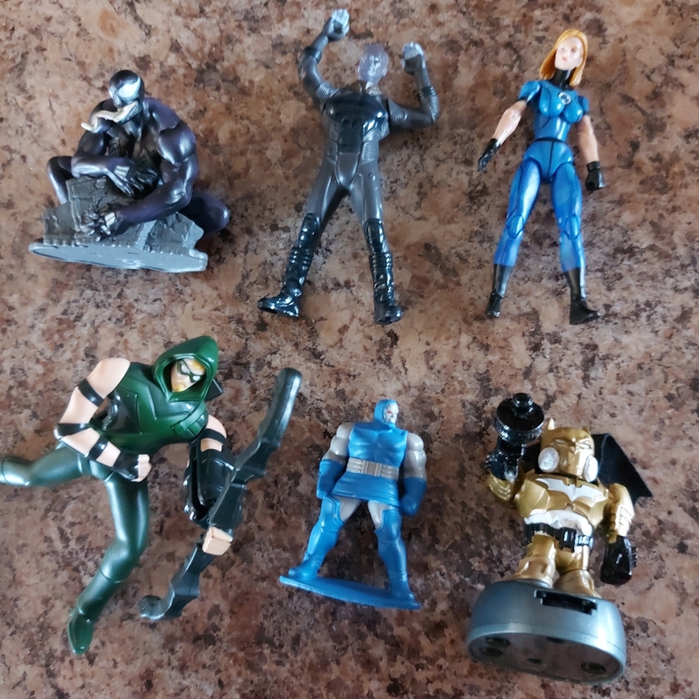 ** 3 Listings $40**                      Lot of 6 action figures